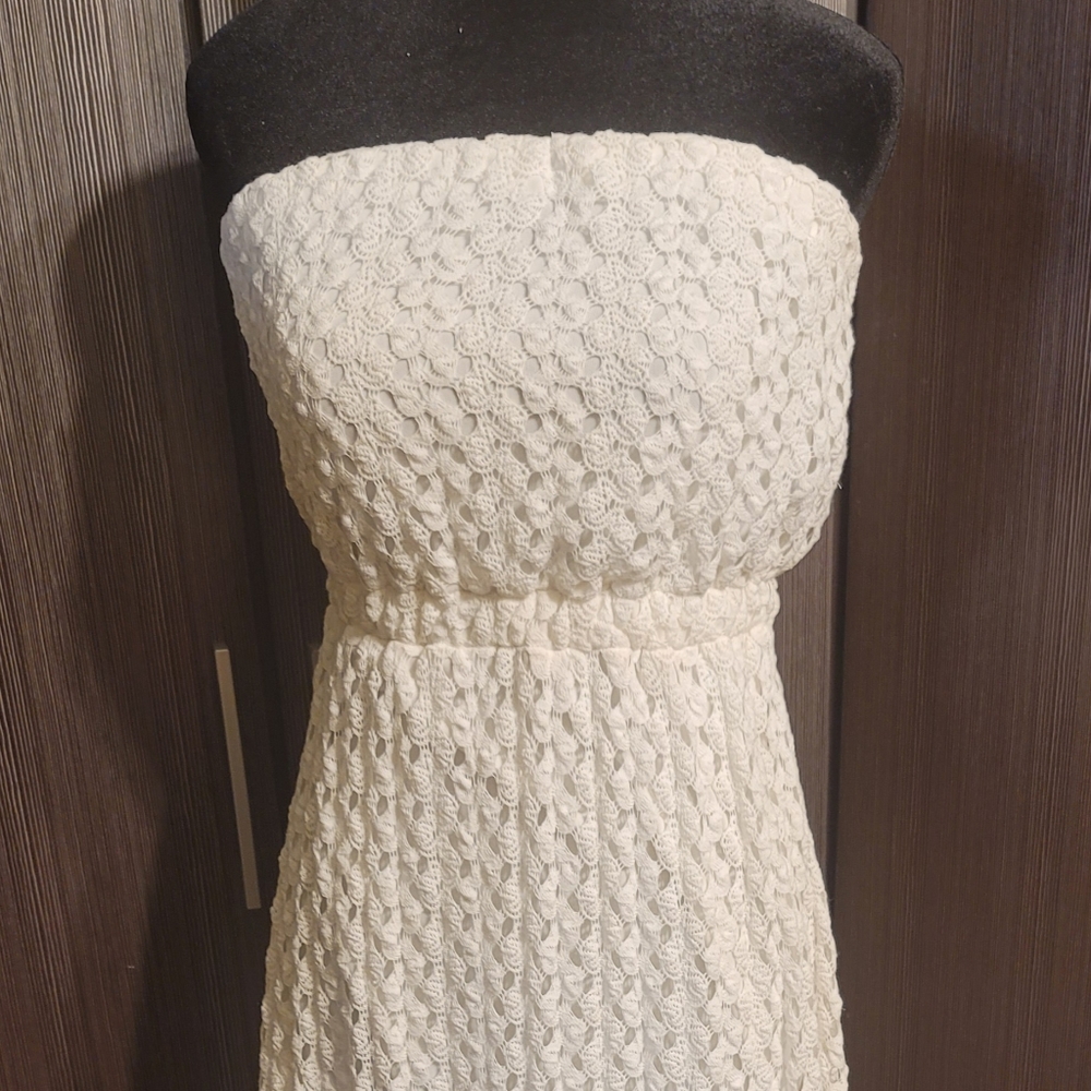 MIMI Chica Charming Strapless Dress